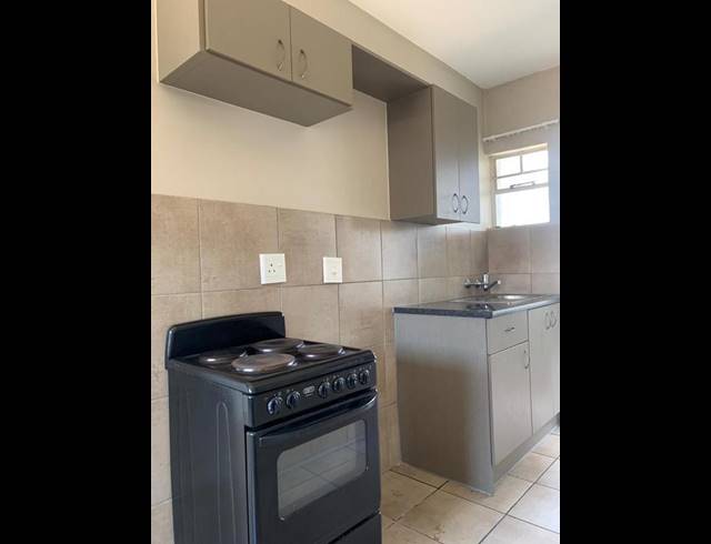 2 BEDROOM PROPERTY TO RENT IN FLEURHOF